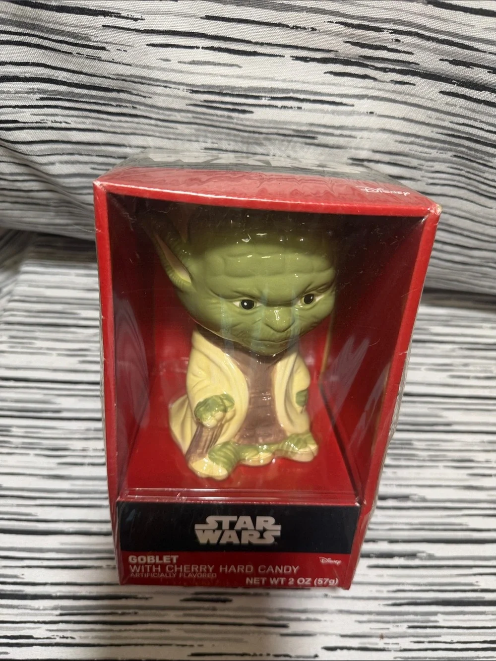 2013 Star Wars Yoda Goblet Candy Holder - Green & Red